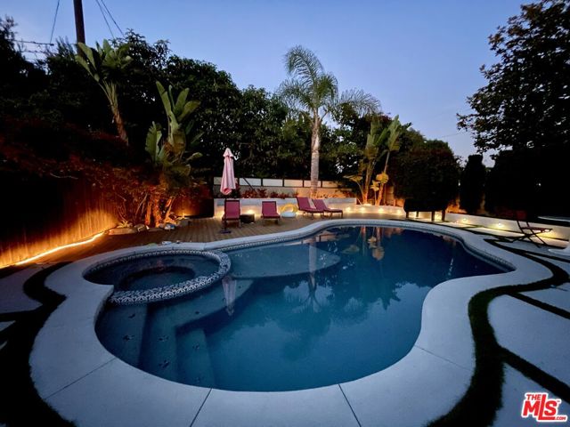 4450 Campbell Drive, Los Angeles CA: https://media.crmls.org/mediaz/fafb26cf-9e8d-4539-9e22-19f769b1b808.jpg