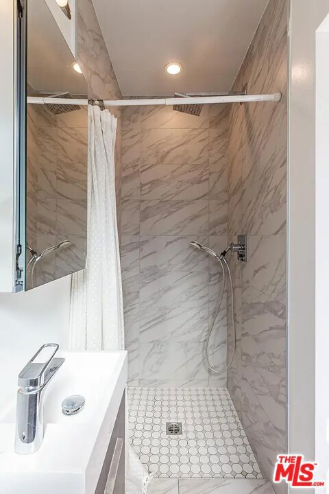 1429 Havenhurst Drive, West Hollywood CA: https://media.crmls.org/mediaz/fafb57f8-3d36-4222-bfeb-12d3cf59f28d.jpg