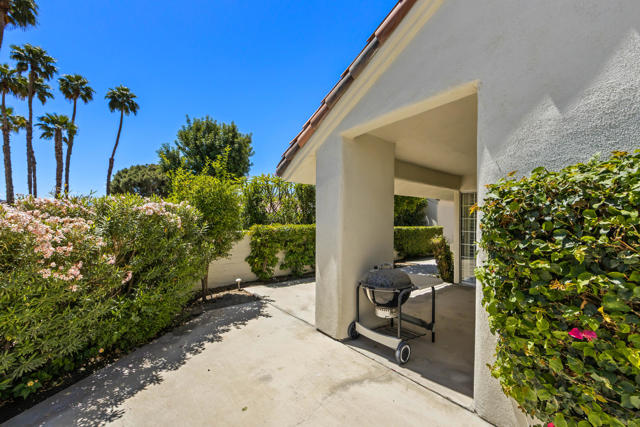 43870 Via Granada, Palm Desert CA: https://media.crmls.org/mediaz/fafb9807-9b65-4619-9f9f-646c9b21fe4c.jpg