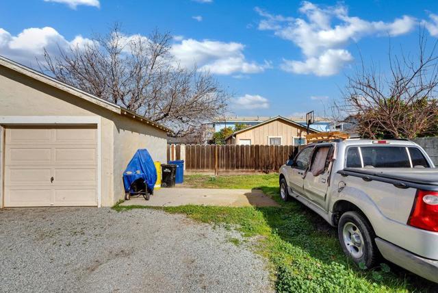 427 Ellis Street, King City CA: https://media.crmls.org/mediaz/fafbcedf-4bdd-4d5c-a146-8a51e5679554.jpg