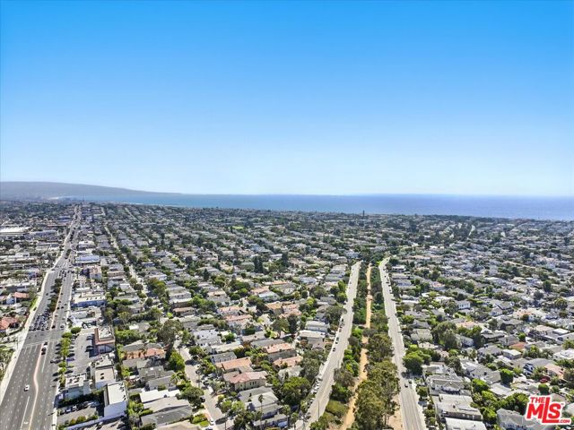 3200 Elm Avenue, Manhattan Beach CA: https://media.crmls.org/mediaz/fafc0d07-b769-4493-8491-af3138ca8529.jpg