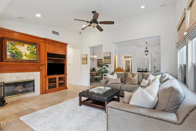 1728 Via Pajaro, Camarillo CA: https://media.crmls.org/mediaz/fafc2ccc-8af8-437f-bdb7-9e2a24b915b6.jpg