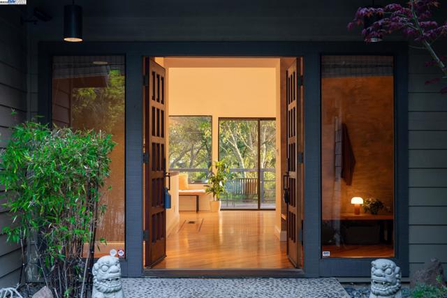 351 El Toyonal, Orinda CA: https://media.crmls.org/mediaz/fafcb7ae-f581-4776-b9e2-5c5ee5760aff.jpg