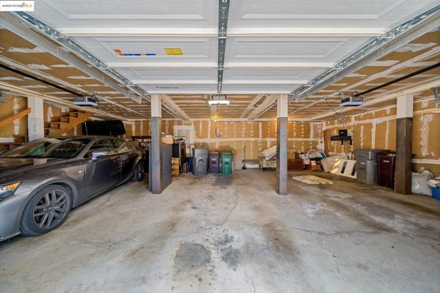 3501 35Th Ave, Oakland CA: https://media.crmls.org/mediaz/fafcd8aa-e4a2-42e7-ba8c-3623306fd95e.jpg