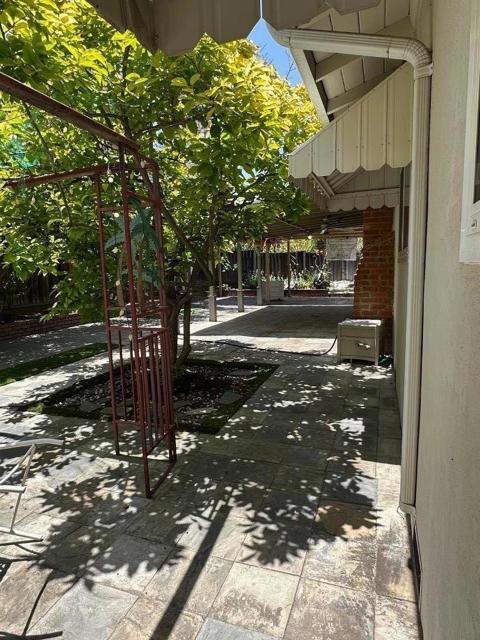 1014 W Homestead Road, Sunnyvale CA: https://media.crmls.org/mediaz/fafd3a77-b866-458c-bbba-df8c8d6cff5c.jpg