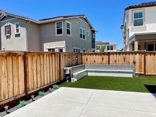 275 E Lawson Avenue, Mountain House CA: https://media.crmls.org/mediaz/fafd5cbe-a523-4218-9822-73d6c54ab8a1.jpg
