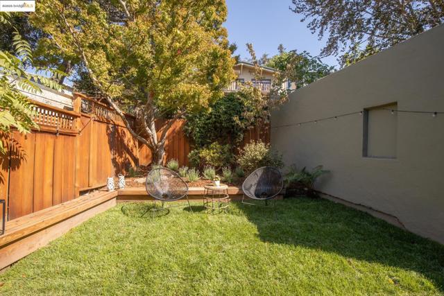 4008 Woodruff Ave, Oakland CA: https://media.crmls.org/mediaz/fafe56d4-80ea-42ea-87e0-18ad568f644e.jpg