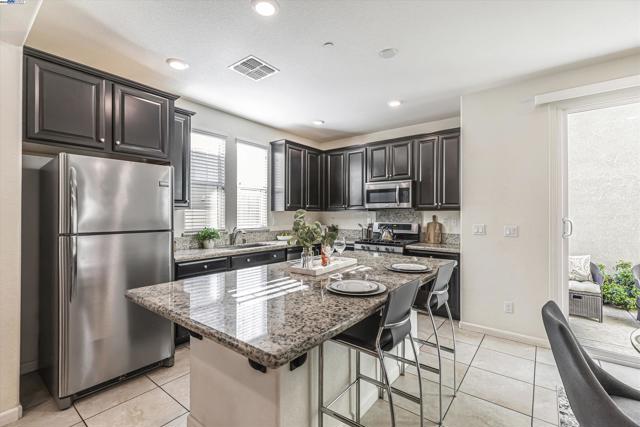 2024 Honey Church Pl, Roseville CA: https://media.crmls.org/mediaz/fafe6043-949b-4104-9d7d-e77dce65807d.jpg