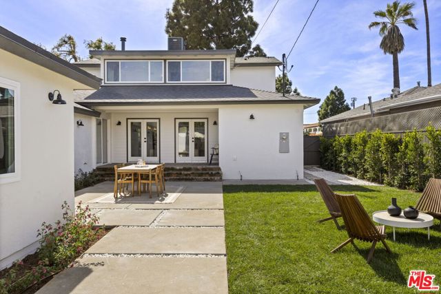 3908 Bentley Avenue, Culver City CA: https://media.crmls.org/mediaz/fafe6856-b521-4972-985a-377b0cfb41de.jpg