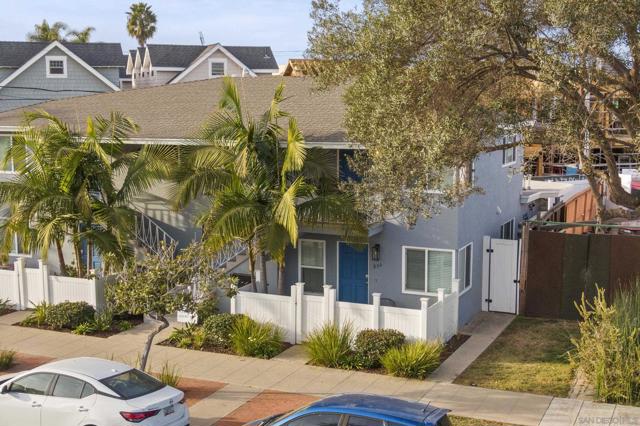 850 856 Olive Avenue, Coronado CA: https://media.crmls.org/mediaz/fafeefd3-7635-4f72-b7ac-810862df2c39.jpg