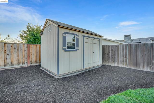 1166 Hibiscus Way, Livermore CA: https://media.crmls.org/mediaz/faff13a3-3538-495f-9f0c-d1f9555630eb.jpg