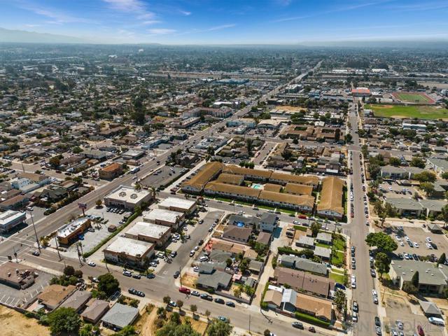 721 27 E 22nd St, National City CA: https://media.crmls.org/mediaz/faff712c-2552-401f-a928-d43bf6d831a6.jpg