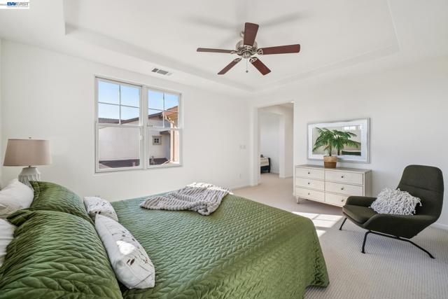 220 Hollister Avenue, Alameda CA: https://media.crmls.org/mediaz/fb00cd92-5fab-4a2e-9350-d977dffff6e2.jpg