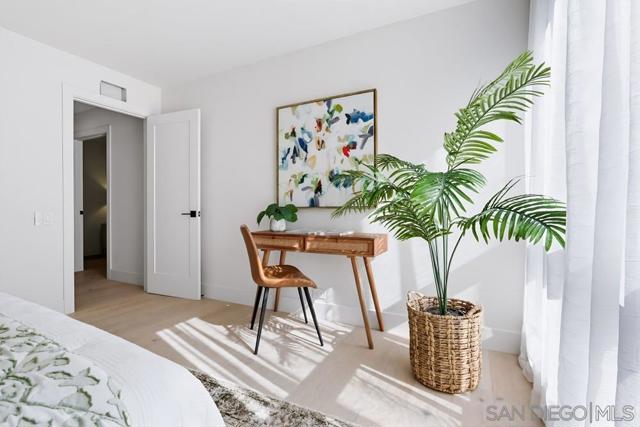 2003 Caminito Circulo Norte, La Jolla CA: https://media.crmls.org/mediaz/fb00e075-d813-4bde-86b5-ab57281da393.jpg