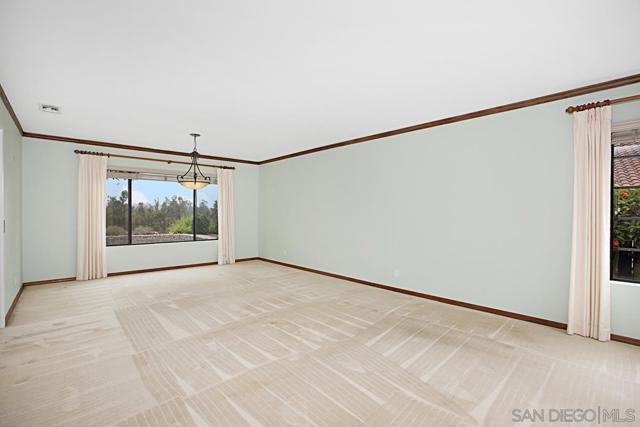 10751 Oakbend Dr, San Diego CA: https://media.crmls.org/mediaz/fb00f716-c37f-4f8c-b702-e8c01429b9f5.jpg