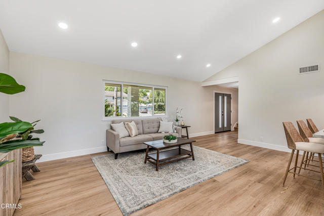 308 Calle Converse, Camarillo CA: https://media.crmls.org/mediaz/fb015a9a-4560-4fc0-a21f-982da63bc42f.jpg