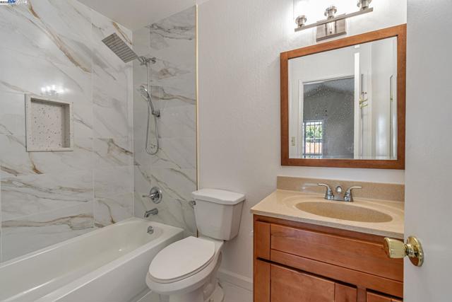 2538 E 16Th St, Oakland CA: https://media.crmls.org/mediaz/fb019aa3-604b-49f9-a825-f463874d2e48.jpg