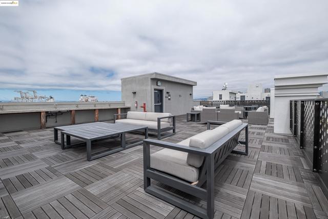 2818 Fifth Street, Alameda CA: https://media.crmls.org/mediaz/fb01f8ab-8916-4c3e-82f1-f8f63eae0474.jpg
