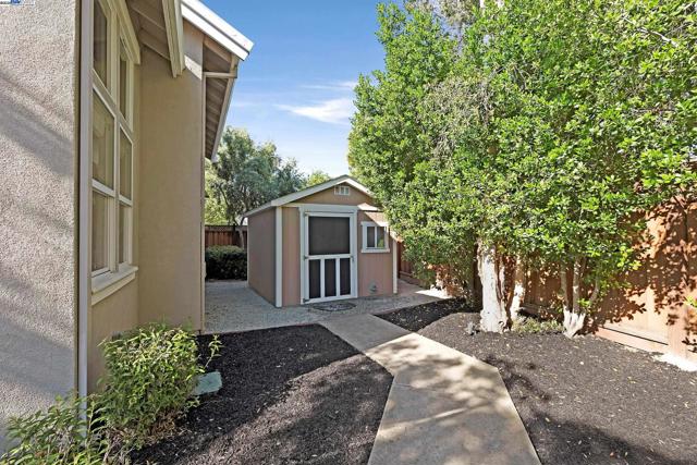 259 Alden Ln, Livermore CA: https://media.crmls.org/mediaz/fb021446-f9b8-4b28-b085-f5d7a8d993eb.jpg