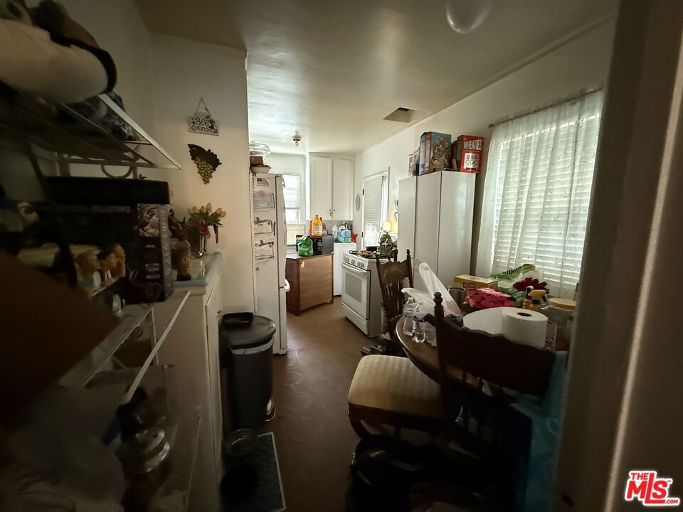 https://media.crmls.org/mediaz/fb02dd2b-45ac-4bef-8cd1-dcf8ba70a3c9.jpg?preset=X-Large