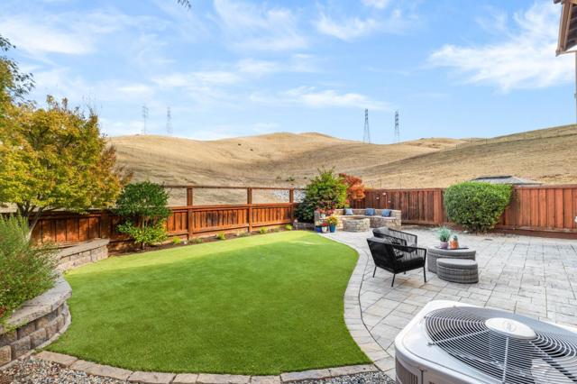 7260 Clear Vista Court, San Jose CA: https://media.crmls.org/mediaz/fb031b21-8f25-490d-a2ea-787bc657d904.jpg