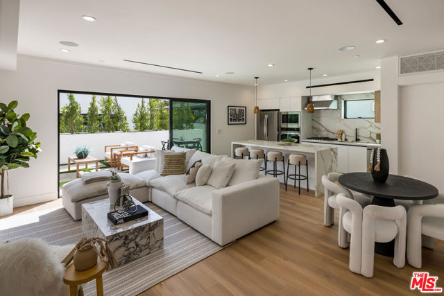 2005 Bellevue Avenue, Los Angeles CA: https://media.crmls.org/mediaz/fb0327ec-6fca-449e-b9c7-f7935334dbe4.jpg