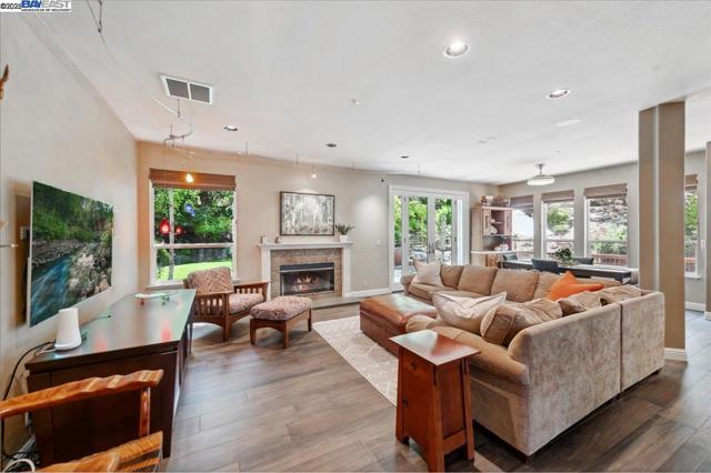 3761 SMALLWOOD COURT, Pleasanton CA: https://media.crmls.org/mediaz/fb0337d8-d310-4cc9-b874-38ba902f116b.jpg
