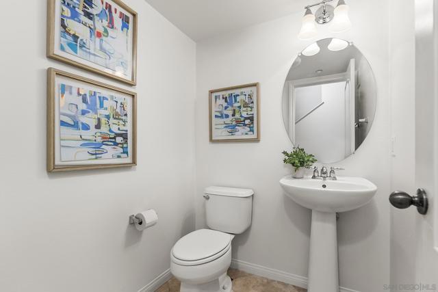 3528 Shoreline Bluff Ln, San Diego CA: https://media.crmls.org/mediaz/fb039a95-d2c8-429c-93a4-2634df6107f8.jpg