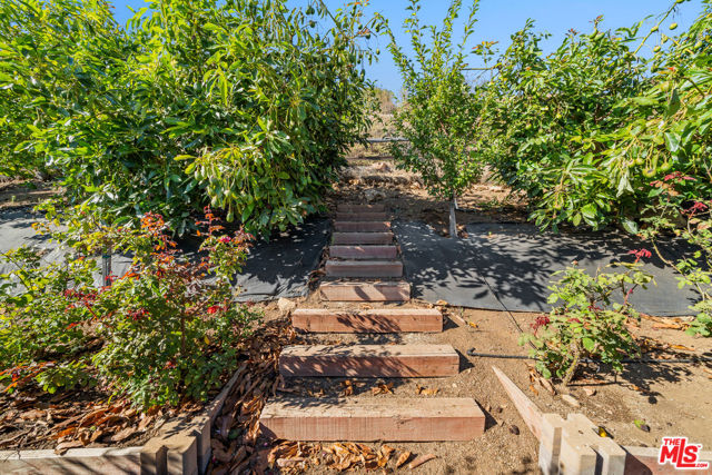 10715 Yerba Buena Road, Malibu CA: https://media.crmls.org/mediaz/fb03e8e6-0eee-4d65-9f9c-b6cbbdaa2094.jpg