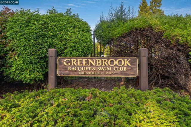 169 Larkwood Cir, Danville CA: https://media.crmls.org/mediaz/fb042d57-6d94-4337-99a6-e648fddfe210.jpg