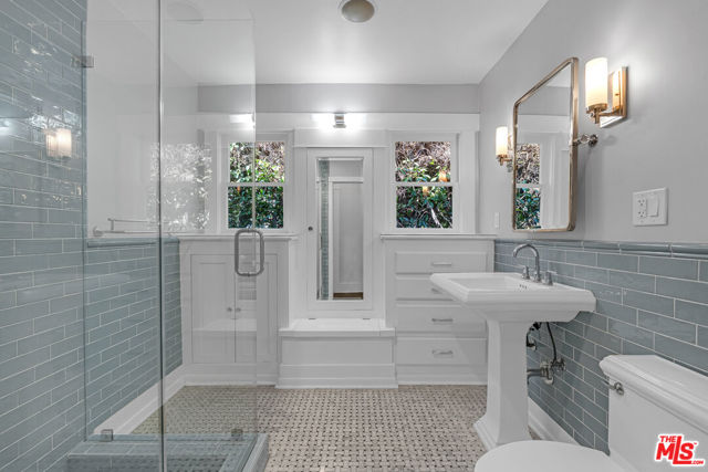 7024 De Longpre Avenue, Los Angeles CA: https://media.crmls.org/mediaz/fb043dbe-9e04-4c6c-9263-d9ee810d0de6.jpg