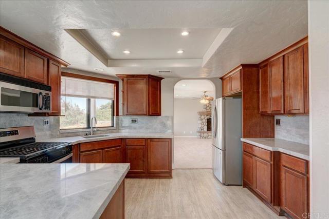 Detail Gallery Image 7 of 43 For 18434 Ramona View Dr, Ramona,  CA 92065 - 4 Beds | 2/1 Baths