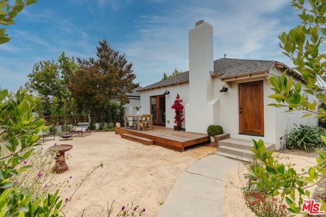 3501 Hillcrest Drive, Los Angeles CA: https://media.crmls.org/mediaz/fb05206b-a5da-4aa2-9faa-ac4e04dc5b11.jpg