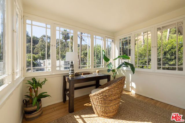 2136 Benedict Canyon Drive, Beverly Hills CA: https://media.crmls.org/mediaz/fb052456-c2b1-4a63-b887-f277feba7bb7.jpg
