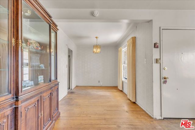 13621 Addison Street photo 7