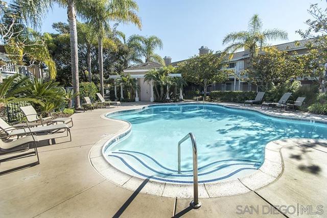 8585 Via Mallorca, La Jolla CA: https://media.crmls.org/mediaz/fb05d7a2-d9a1-4615-9d79-557f2b6973b8.jpg