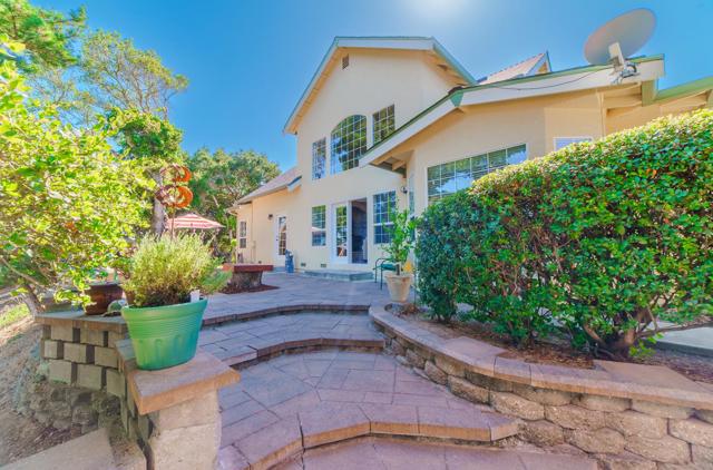 8631 Woodland Heights Court, Salinas CA: https://media.crmls.org/mediaz/fb065d21-95b8-4ed6-b3dc-93723f1c8eb6.jpg