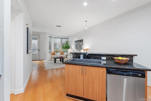 Detail Gallery Image 10 of 22 For 1480 Broadway, San Diego,  CA 92101 - 3 Beds | 2 Baths