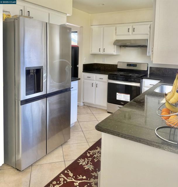 425 Sandy Hill Ct, Antioch CA: https://media.crmls.org/mediaz/fb06becb-57f6-4d4c-8009-2f7bbd6b50ef.jpg