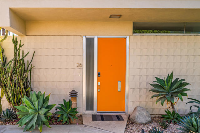 26 Lakeview Circle, Palm Springs CA: https://media.crmls.org/mediaz/fb072326-b957-4238-9a29-5ea4e1779590.jpg