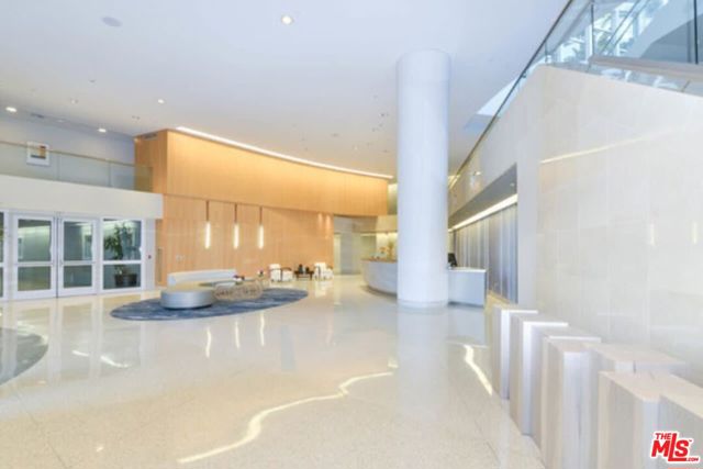 13600 Marina Pointe Drive, Marina del Rey CA: https://media.crmls.org/mediaz/fb07df40-e84a-496b-875e-82ed45ab651c.jpg