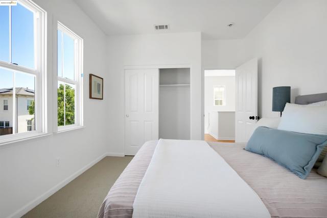 1165 Cottage Ln, Hercules CA: https://media.crmls.org/mediaz/fb086b45-2aff-430d-8eb7-216a1e9d5701.jpg