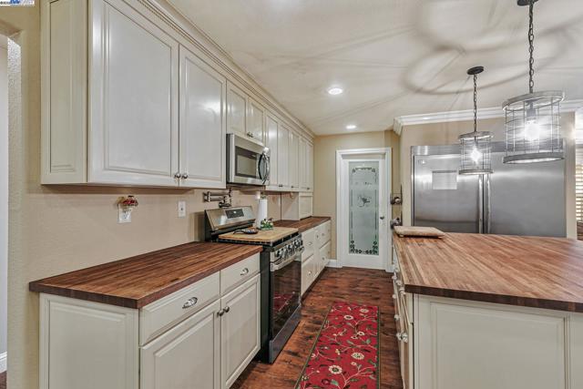 337 I St, Fremont CA: https://media.crmls.org/mediaz/fb091fdc-4fe2-4538-bf29-d20f470a319b.jpg