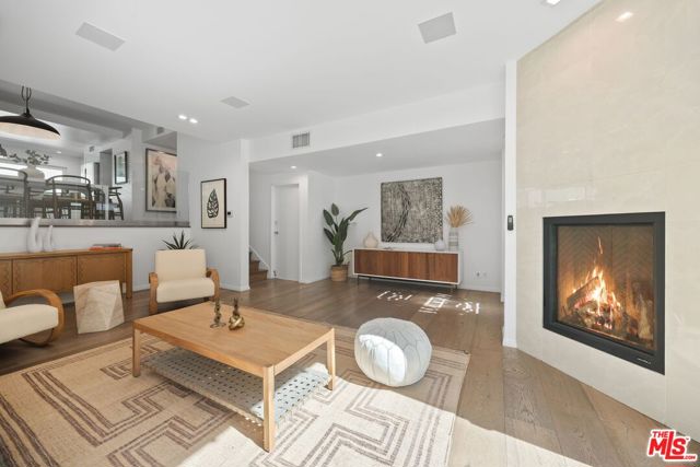 13065 Mindanao Way, Marina del Rey CA: https://media.crmls.org/mediaz/fb09276b-fca9-4128-9db1-0d4fe2020360.jpg