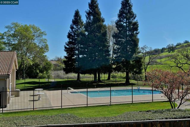 2120 Shady Creek Pl, Danville CA: https://media.crmls.org/mediaz/fb09945f-192b-403f-a0ed-6e30e617466a.jpg