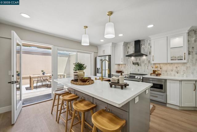 1736 Golden Rain Rd, Walnut Creek CA: https://media.crmls.org/mediaz/fb09f748-64b9-455e-80c9-f7712c70492e.jpg