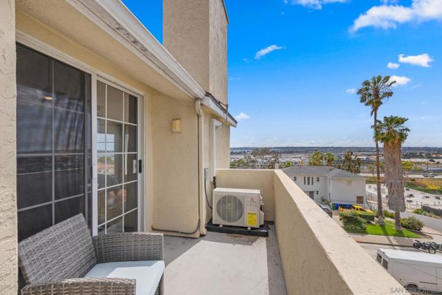 3535 Columbia St, San Diego CA: https://media.crmls.org/mediaz/fb0a033b-c9ea-484e-a185-158c94e8cb61.jpg