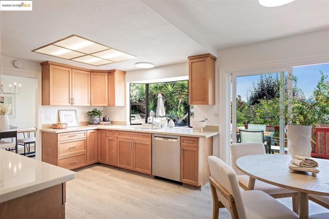 5136 Rain Cloud Dr, Richmond CA: https://media.crmls.org/mediaz/fb0a0959-ee70-4985-a3ba-8224b2c476c9.jpg