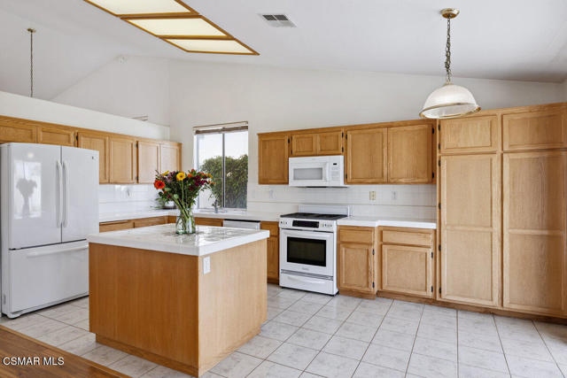 7744 Hayward Street, Ventura CA: https://media.crmls.org/mediaz/fb0a18c8-e7c1-4182-9ef6-cc4fe2d7dbae.jpg