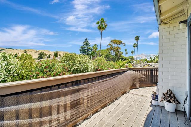 40204 Hacienda Court, Fremont CA: https://media.crmls.org/mediaz/fb0a91b2-00b2-4355-95a5-08b22802a9f3.jpg